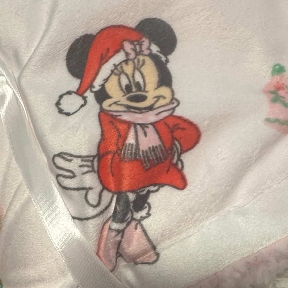 Disney Minnie Mouse Pink and White Blanket - Picture 5 of 7